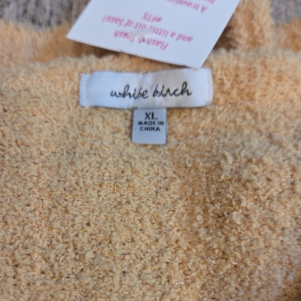 White Birch V-Neck Sweater in A Buttery Yellow Women XL Boutique - Picture 2 of 5